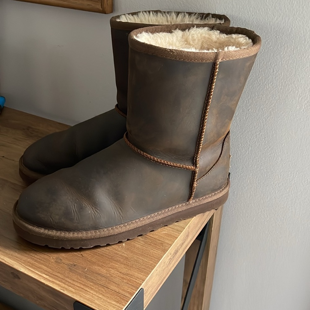 UGGS Oil-tanned Leather & Shearling-lined Waterproof Boots (6)
